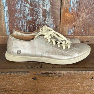 BORN Kai Cotta Metallic Leather Sneakers Size 8.5